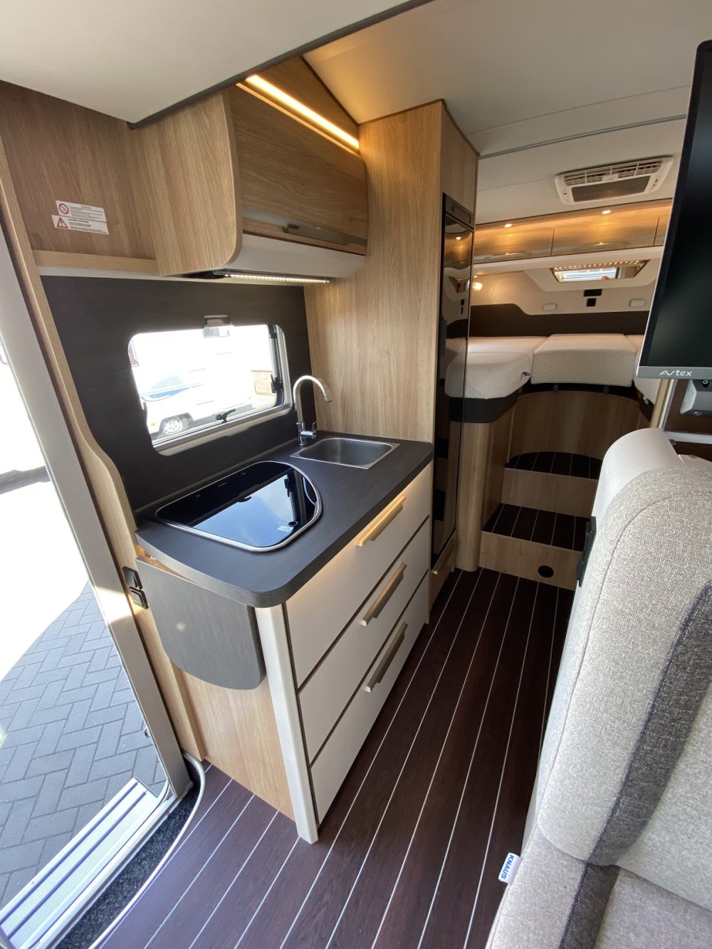 Knaus Sky Wave MEG 650 keuken 