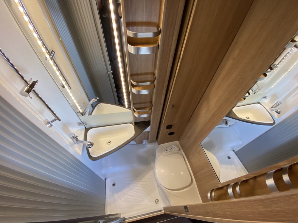 Knaus Sky Wave MEG 650 badkamer 