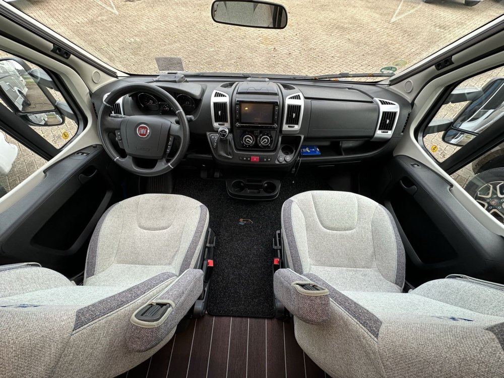 Knaus 60e Edition, dashboard