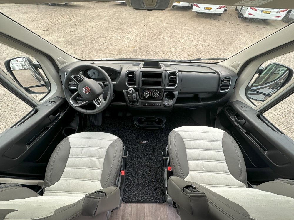 Sunlight Cliff 600RT, dashboard