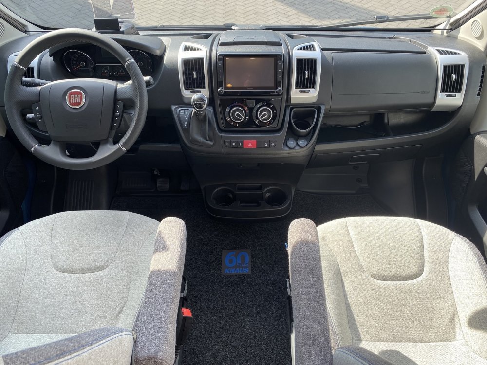 Knaus Sky Wave MEG 650 dashboard 