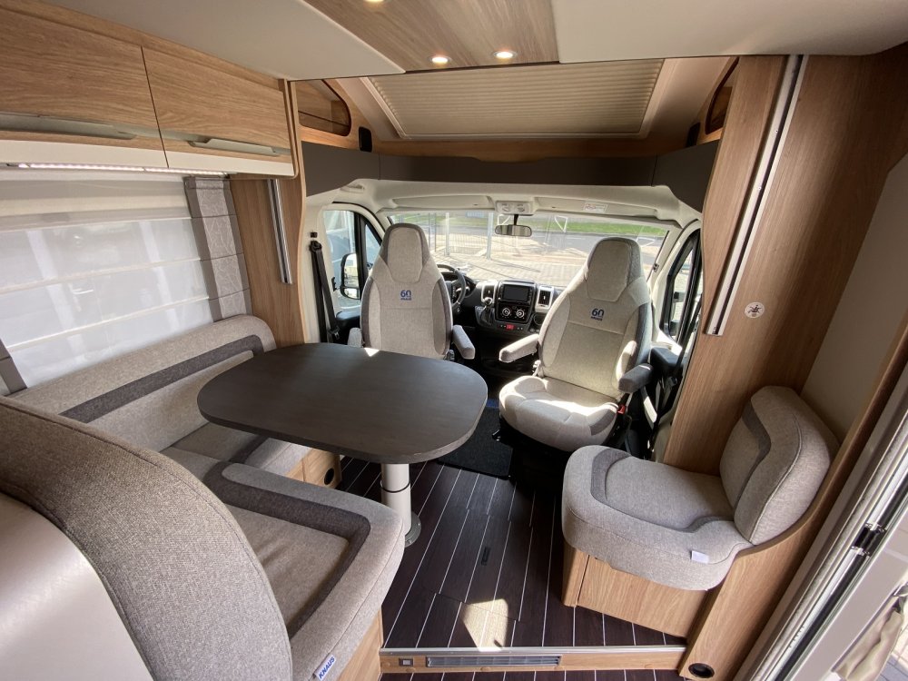 Knaus Sky Wave MEG 650 zitgedeelte 
