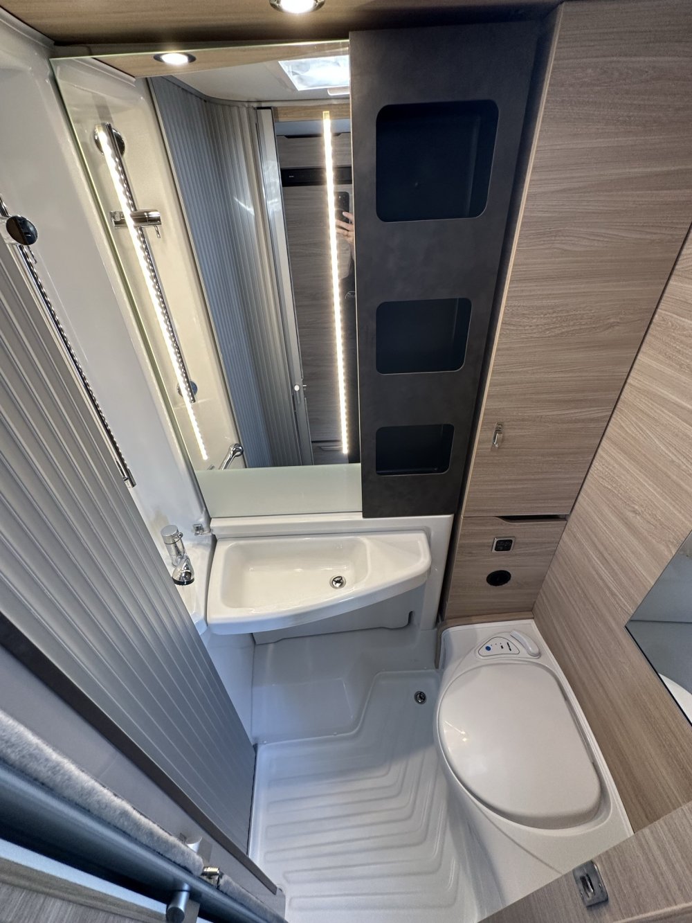 Knaus Van Ti Platinum, toilet