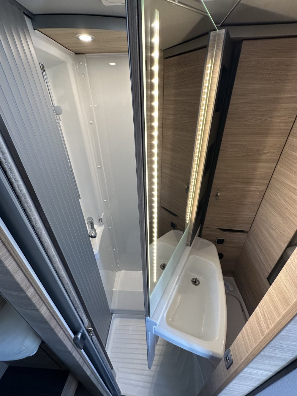 Knaus Van Ti Platinum, douche