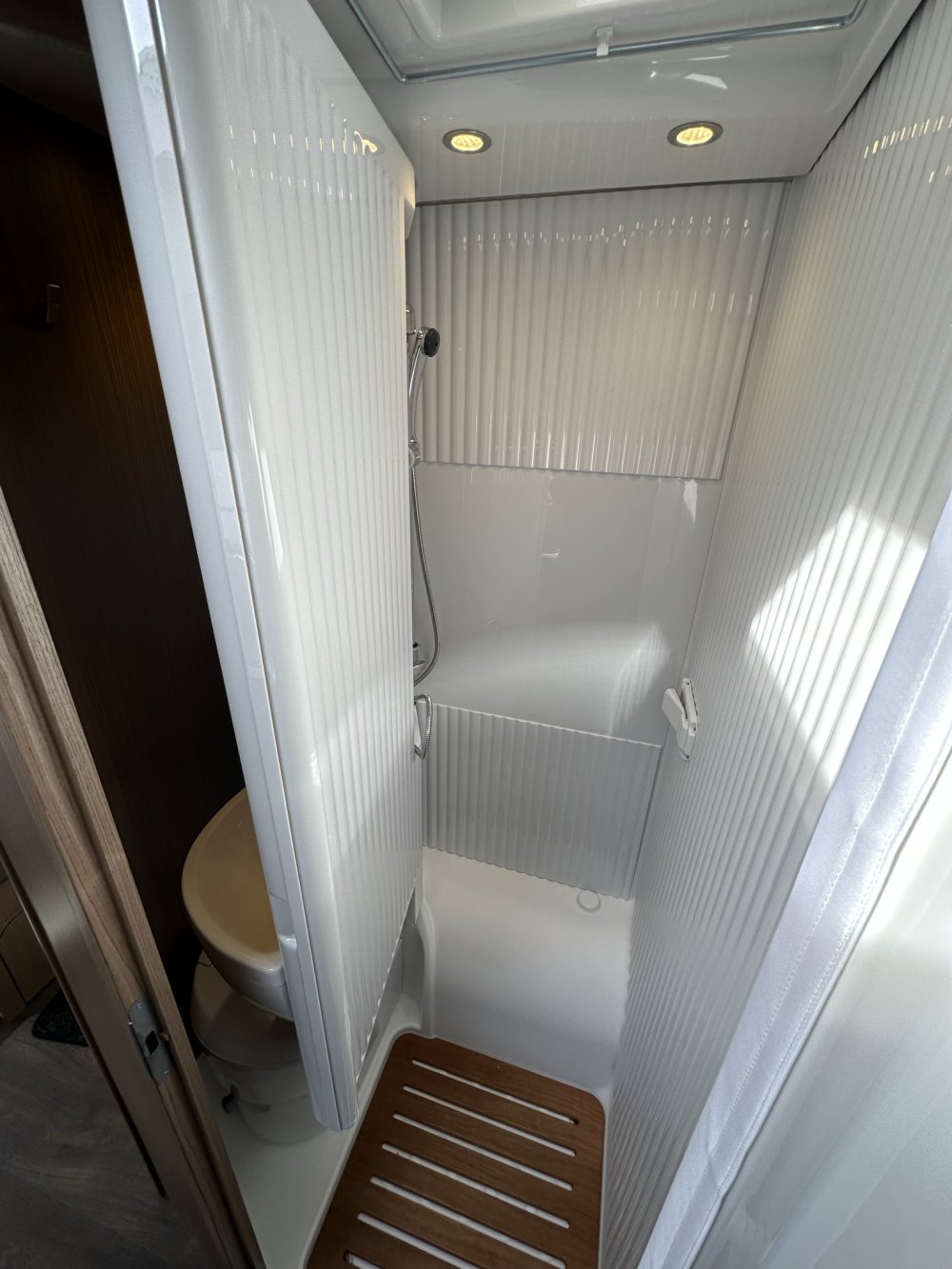 Carado T449, douche