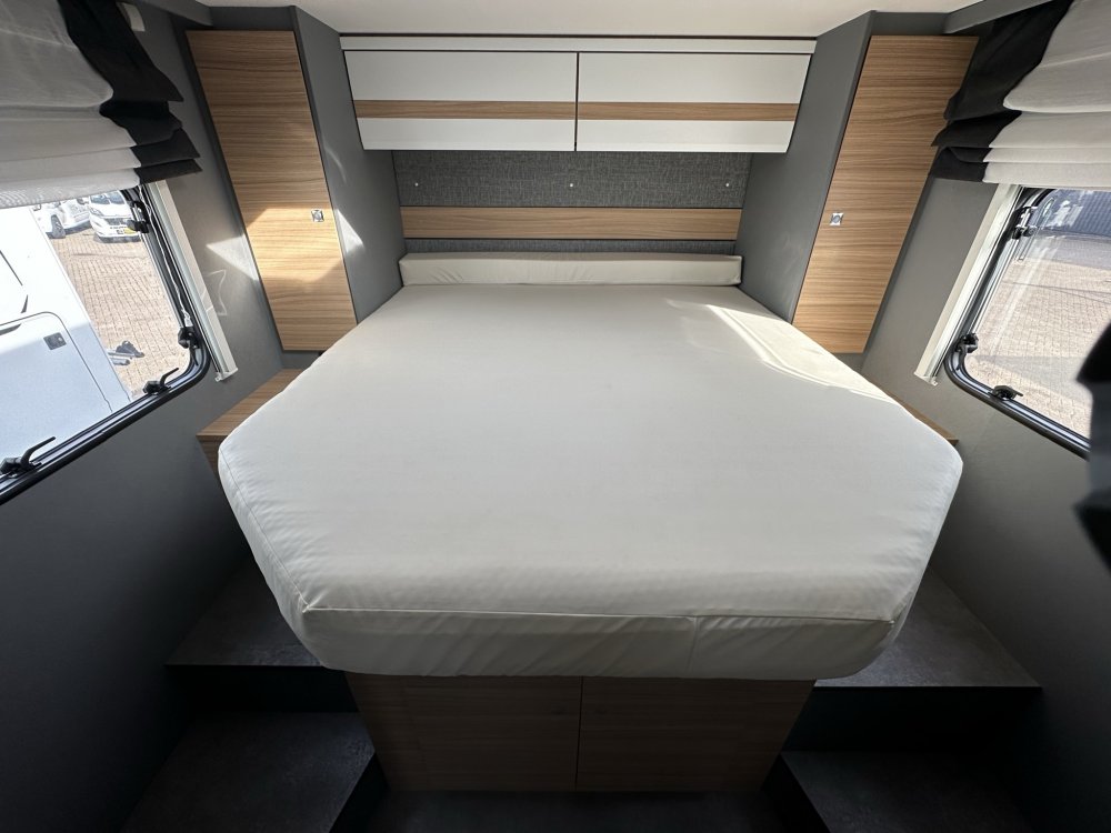Dethleffs Just, queensbed