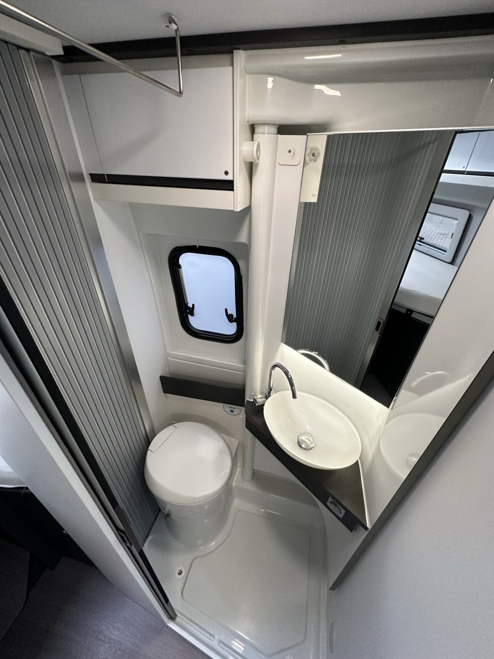 Adria Twin Supreme 640 toilet 
