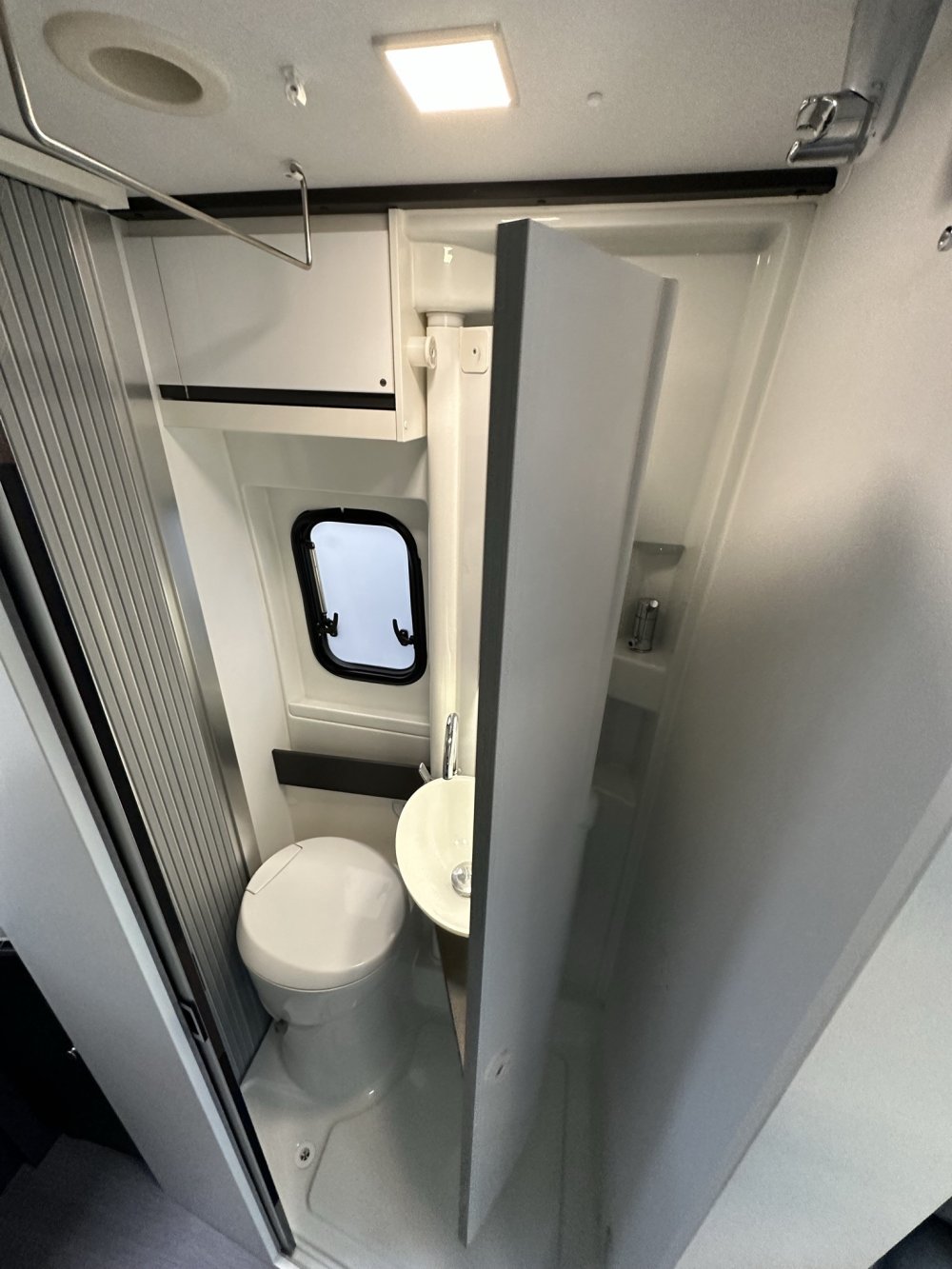 Adria Twin Supreme 640 douche