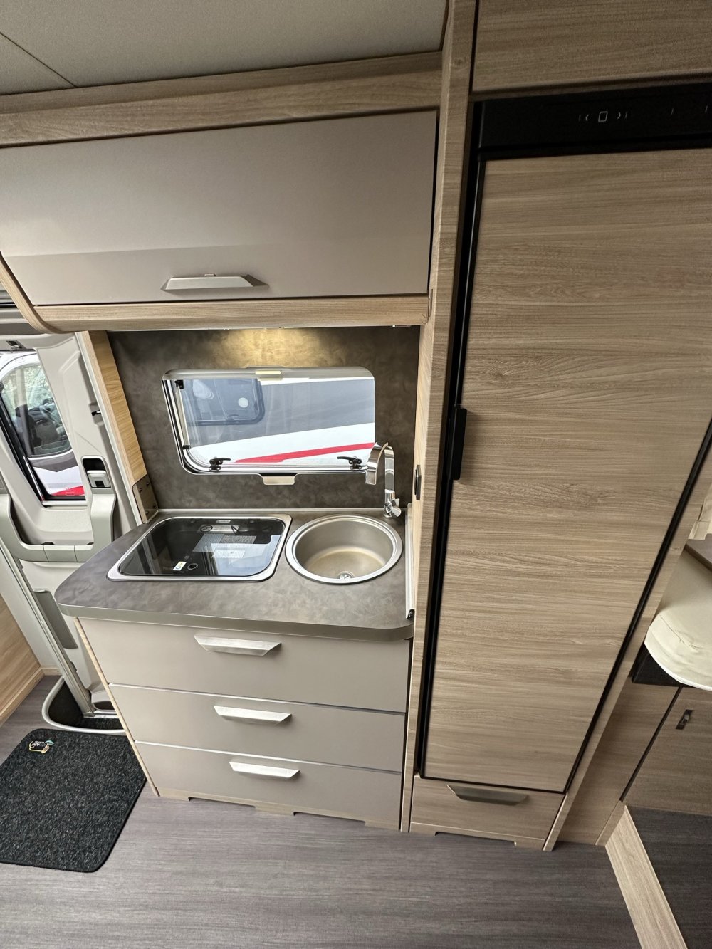 Knaus Van Ti Platinum, keuken