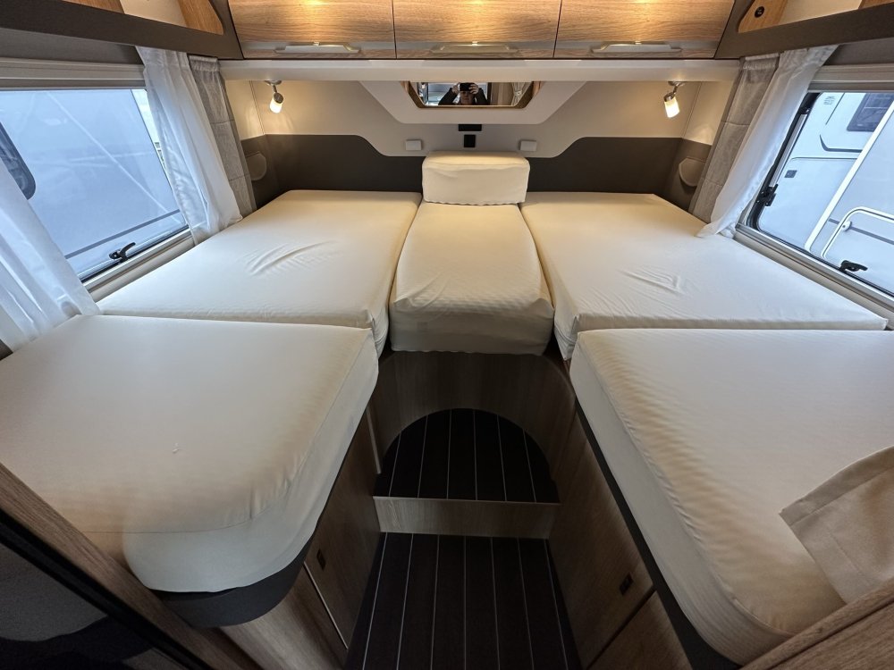 Knaus 60e Edition, bed open