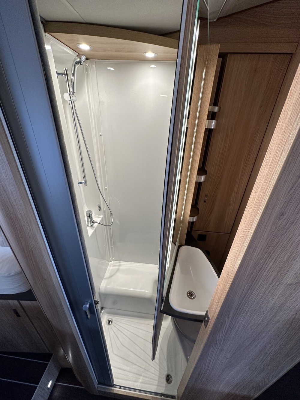 Knaus 60e Edition, douche