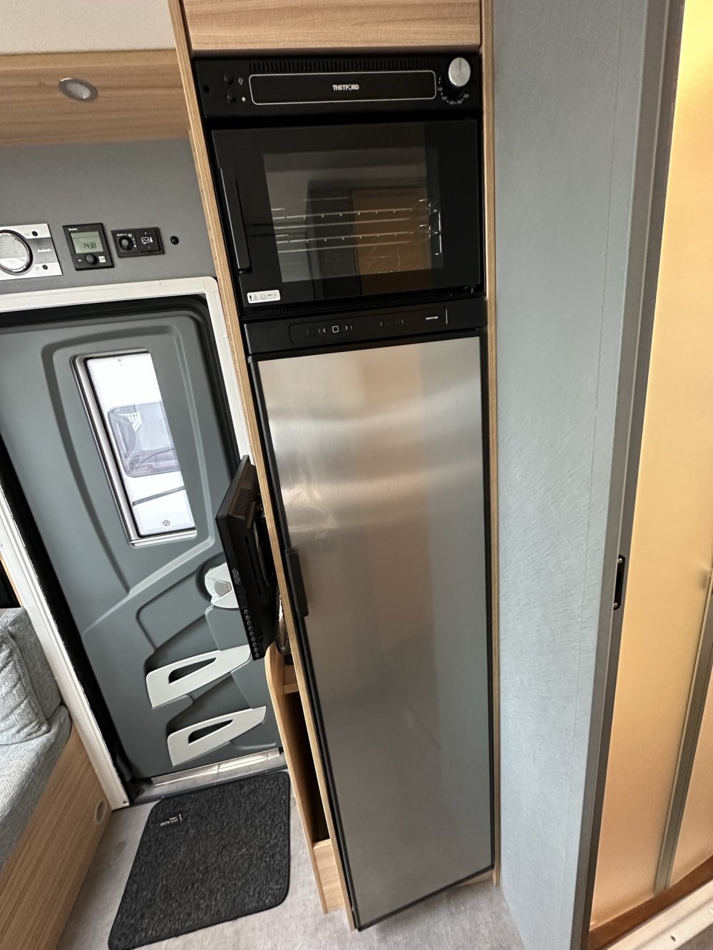 Dethleffs Just T7052, oven
