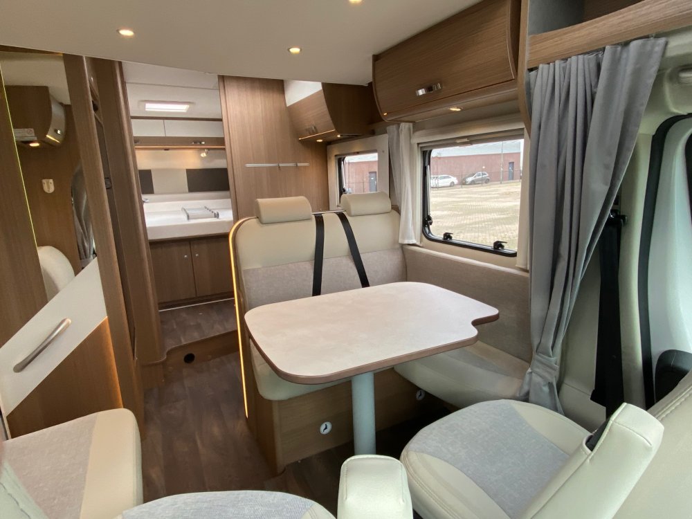 Carado T449 queensbed 