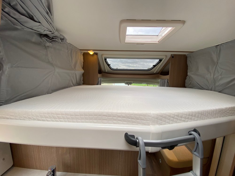 Carado T449 queensbed 