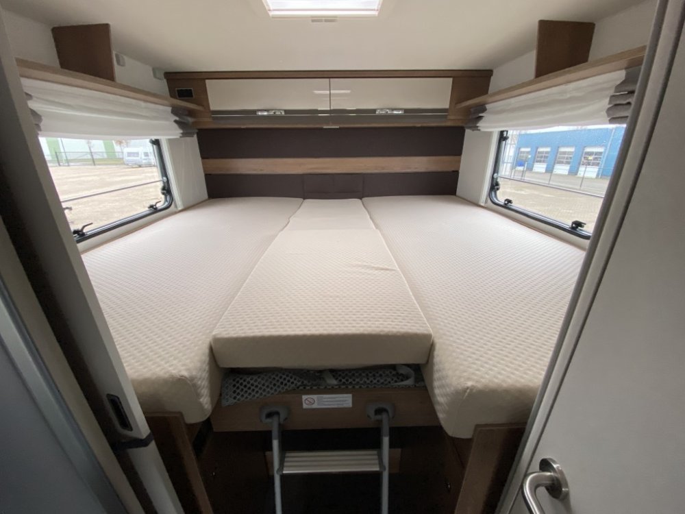 Dethleffs I7057 één groot bed 