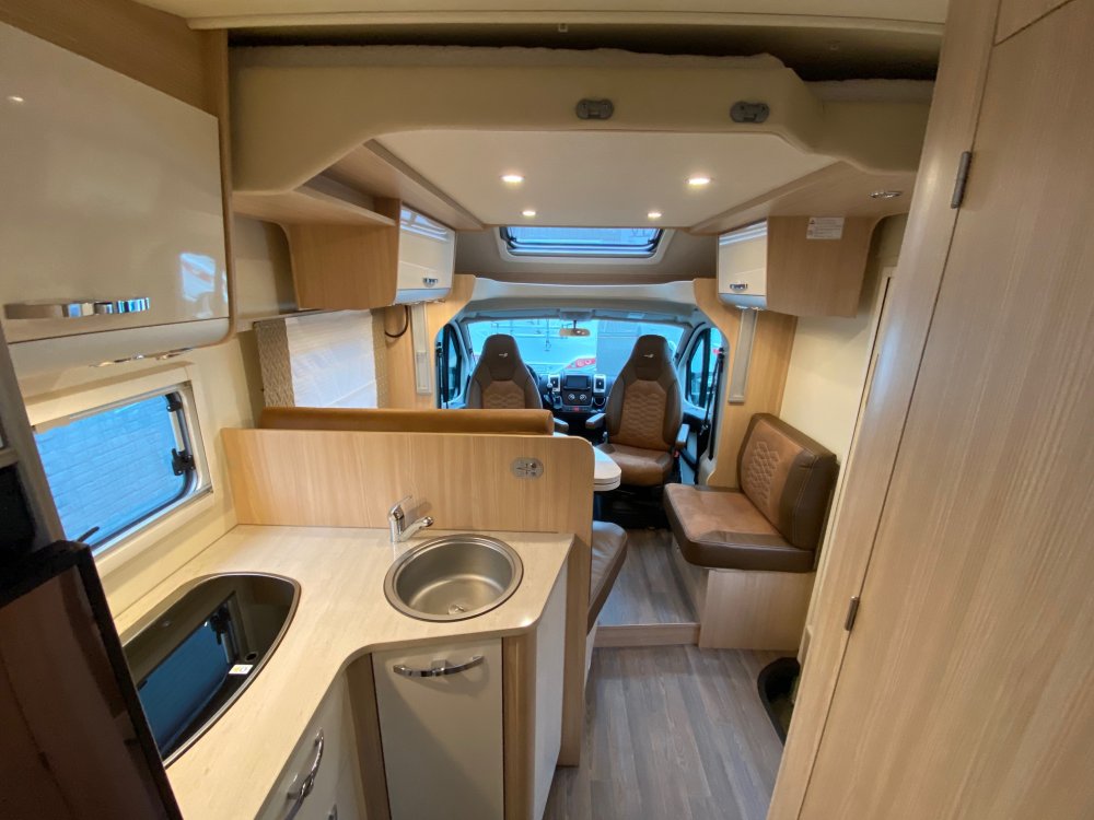 camper hoekkeuken