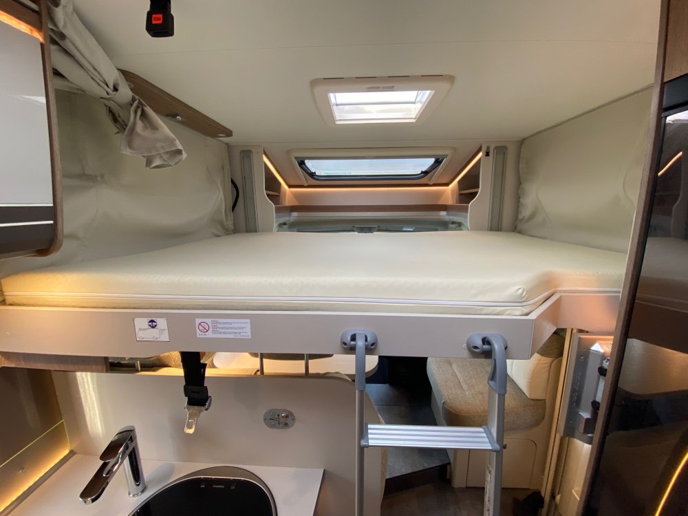 Camper hefbed