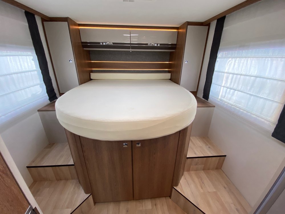Camper queensbed