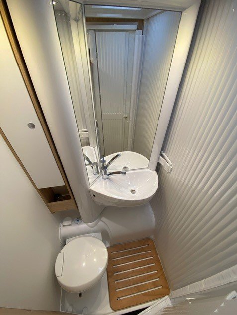 camper badkamer