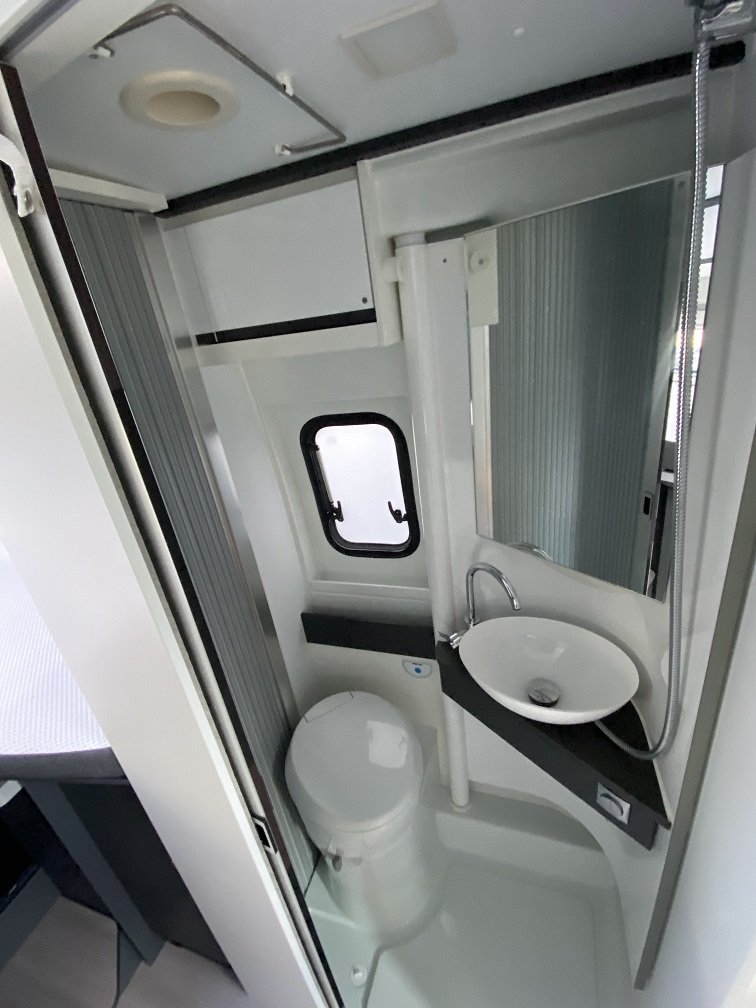 Adria Twin 640 Badkamer