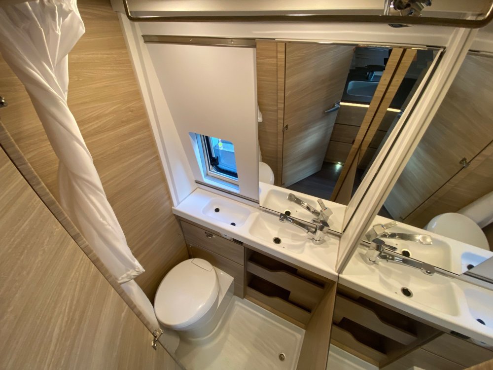 Knaus Boxstar street 600 badkamer