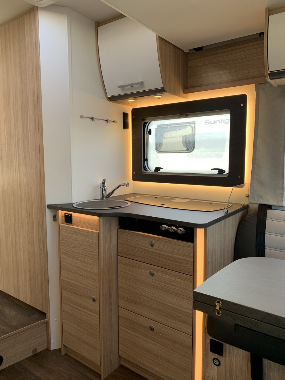 Sunight T690L