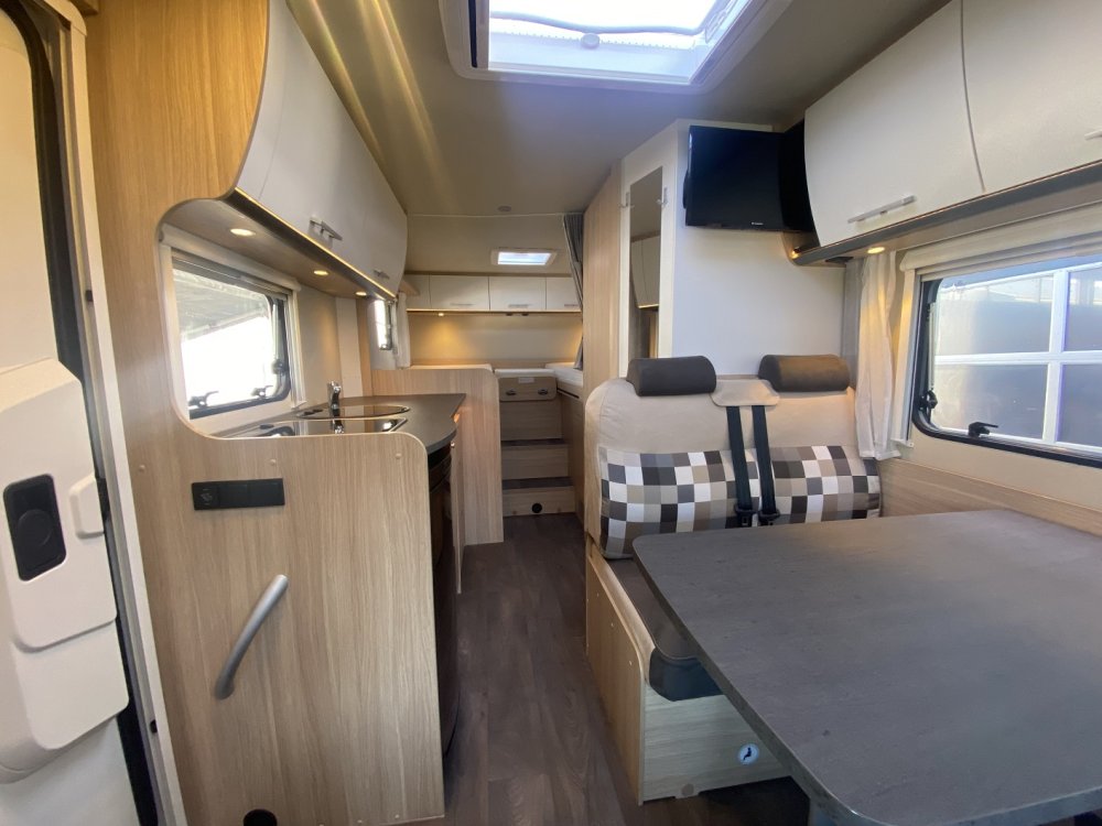 Sunlight T66 Adventure doorgang 
