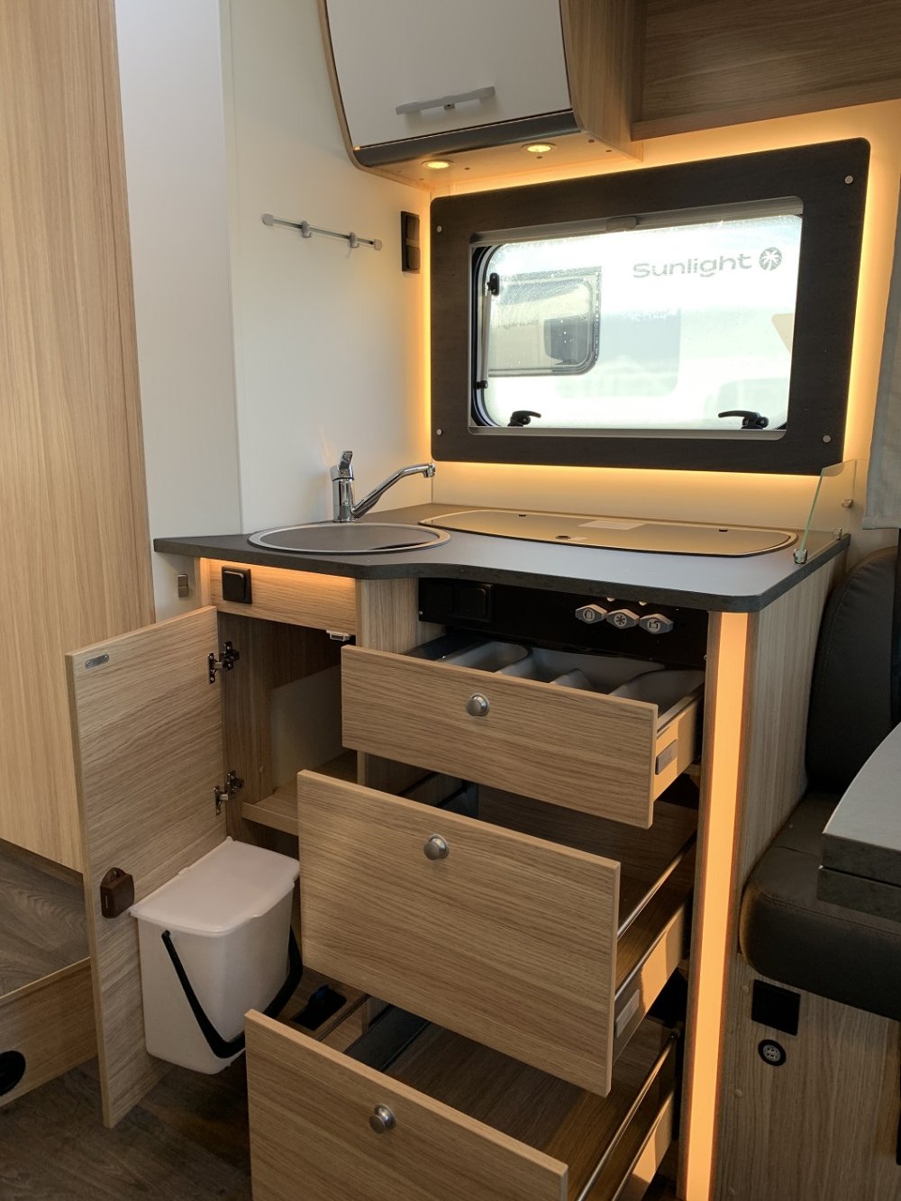 Sunight T690L