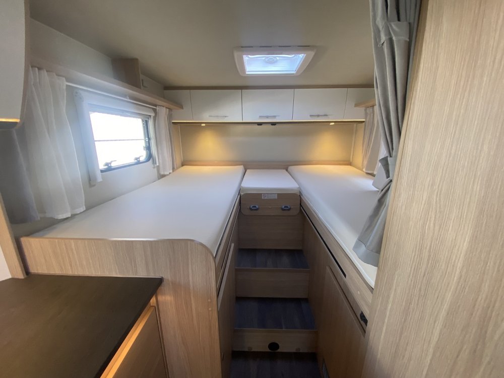 Sunlight T66 Adventure bed 