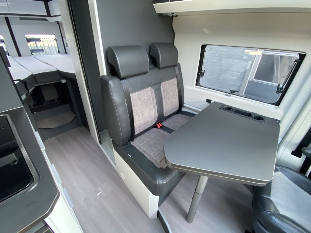 Adria Twin 640 doorgang