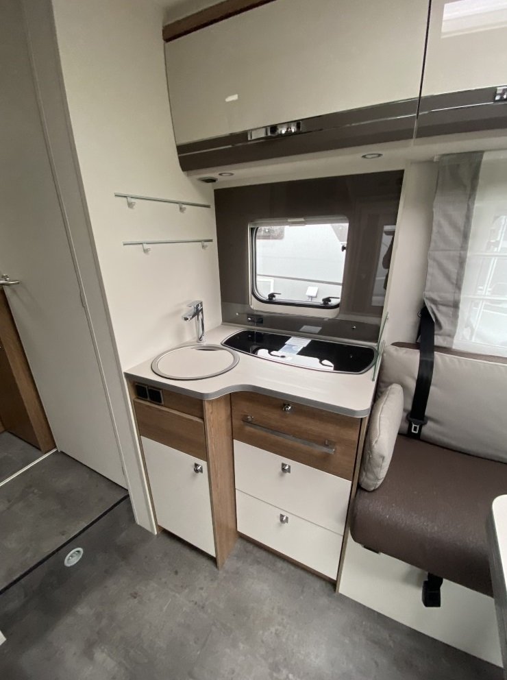 Dethleffs I7057 keuken