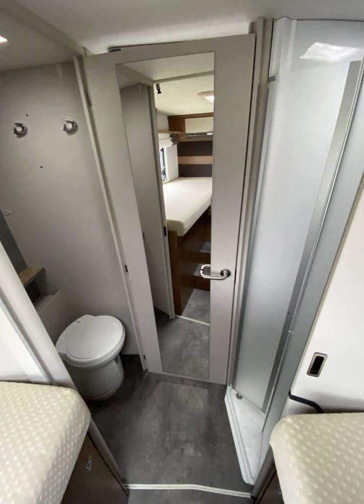 Dethleffs I7057 sanitair 
