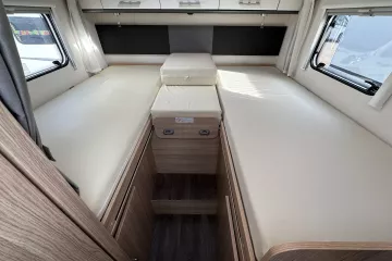 Sunlight T67S, bed open