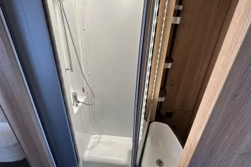 Knaus 60e Edition, douche