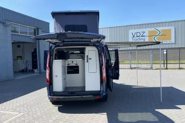 Camper achteringang/keuken