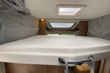 Carado T449 queensbed 