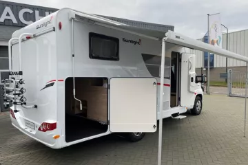 van acht campers