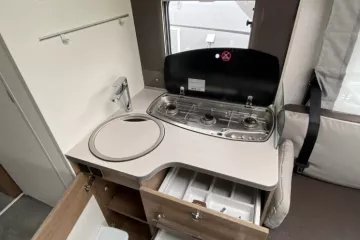 Dethleffs I7057 keuken 